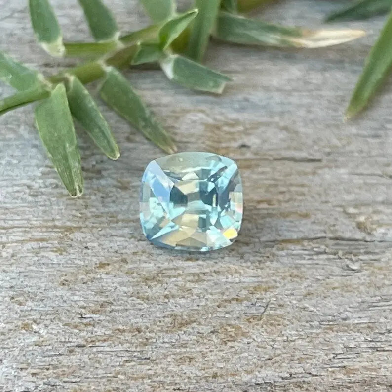 Natural Teal Sapphire gems-756e