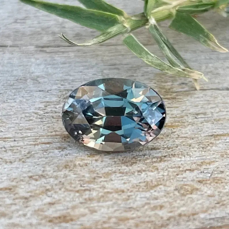 Natural Unique Bi Coloured Sapphire gems-756e