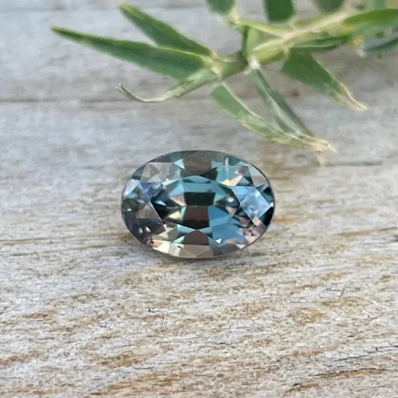 Natural Unique Bi Coloured Sapphire gems-756e