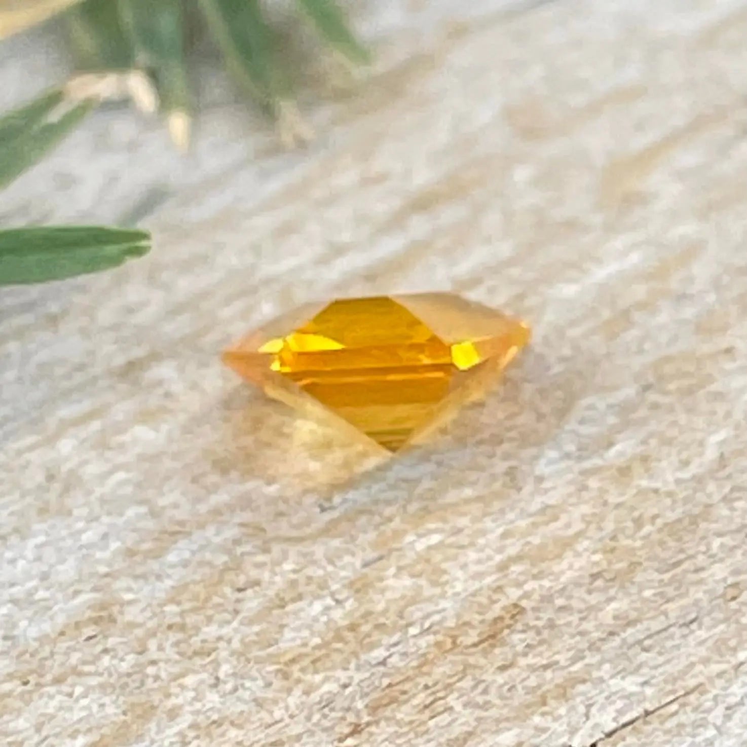 Natural Vivid Yellow Sapphire gems-756e