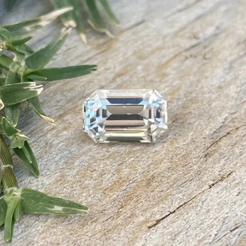 Natural White Sapphire gems-756e