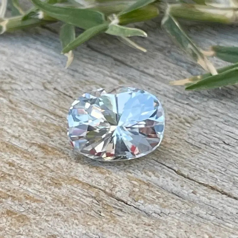 Natural White Sapphire gems-756e