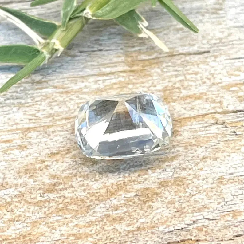 Natural White Sapphire gems-756e