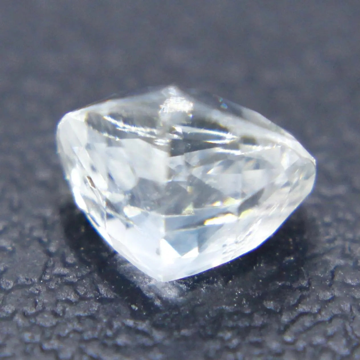 Natural White Sapphire gems-756e