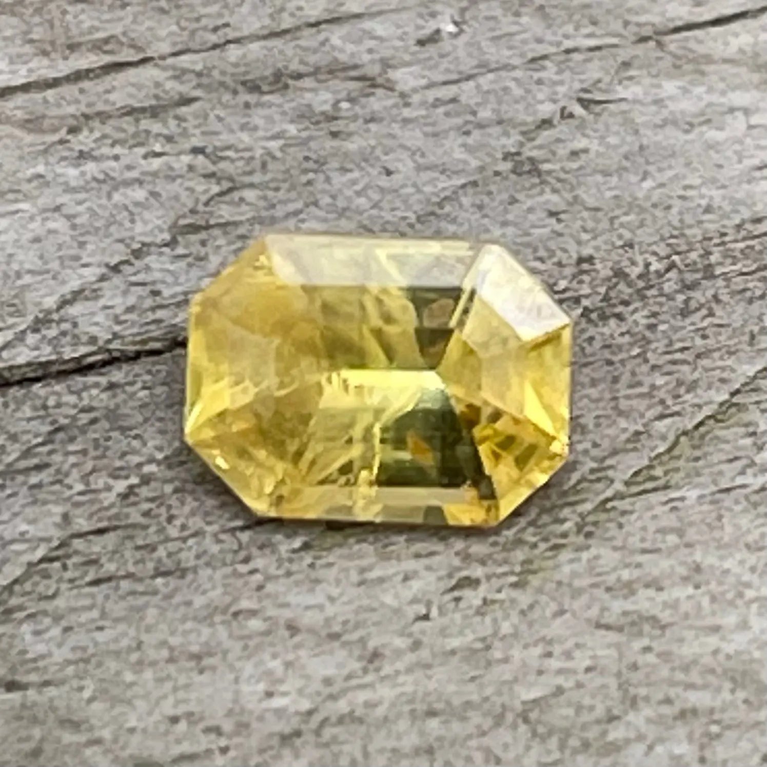 Natural Yellow Sapphire gems-756e