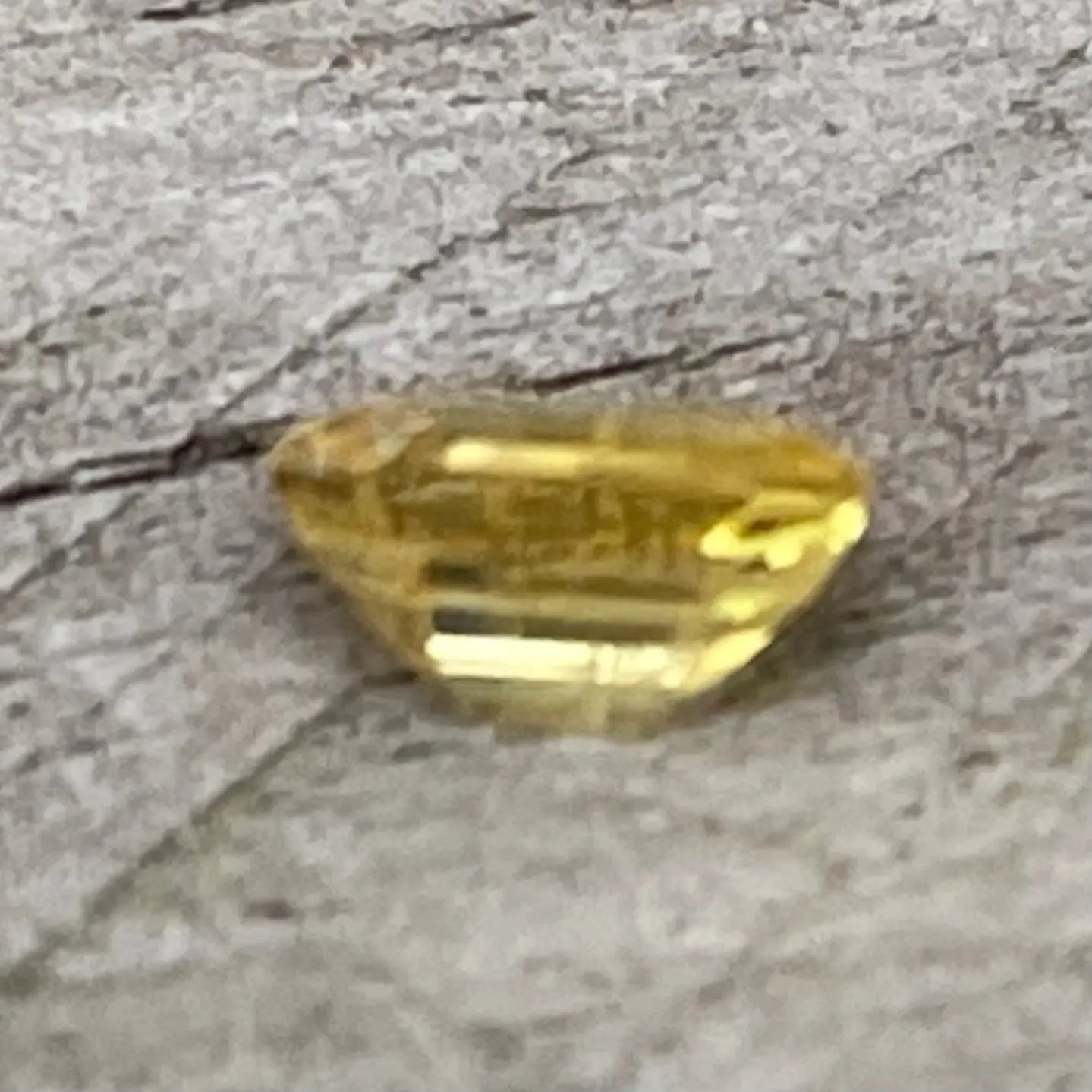 Natural Yellow Sapphire gems-756e