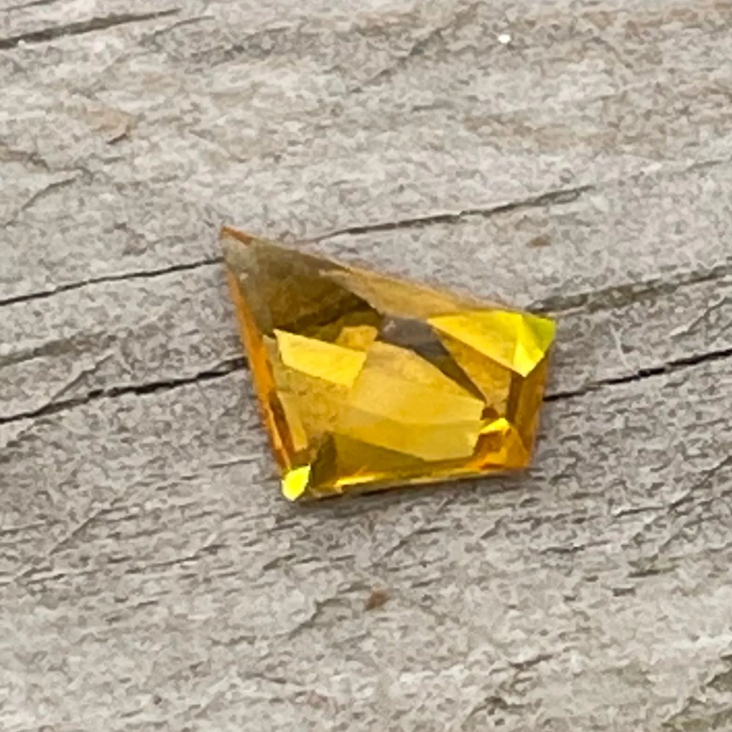 Natural Yellow Sapphire gems-756e