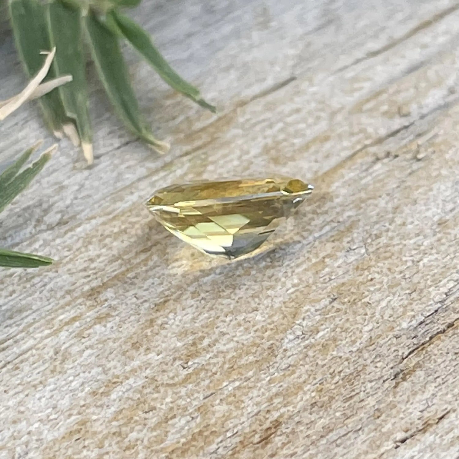 Natural Yellow Sapphire gems-756e