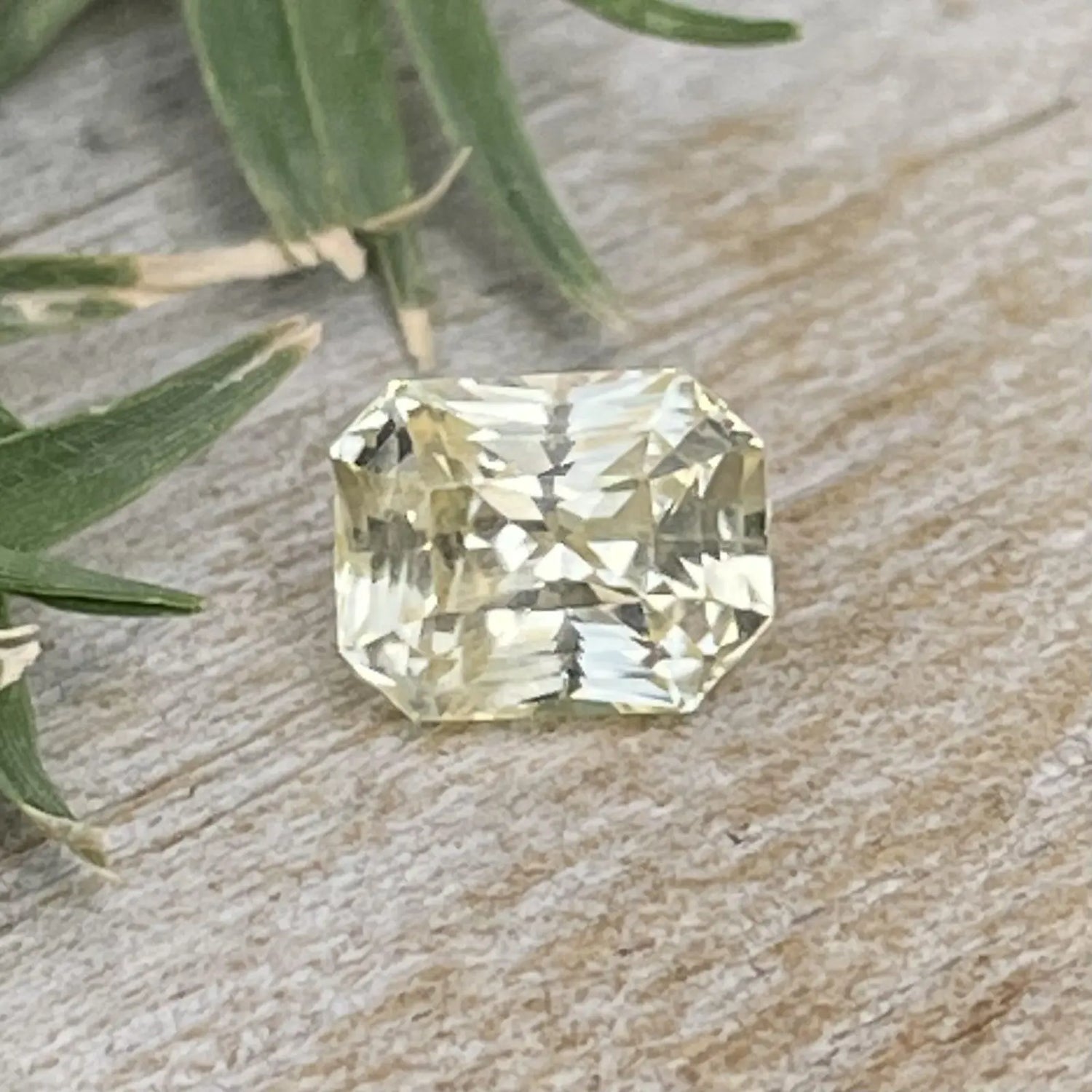 Natural Yellow Sapphire gems-756e