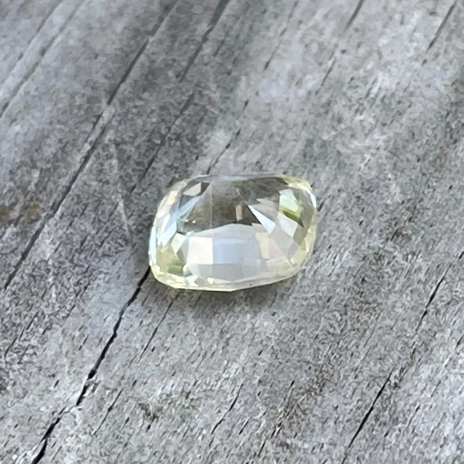 Natural Yellow Sapphire gems-756e