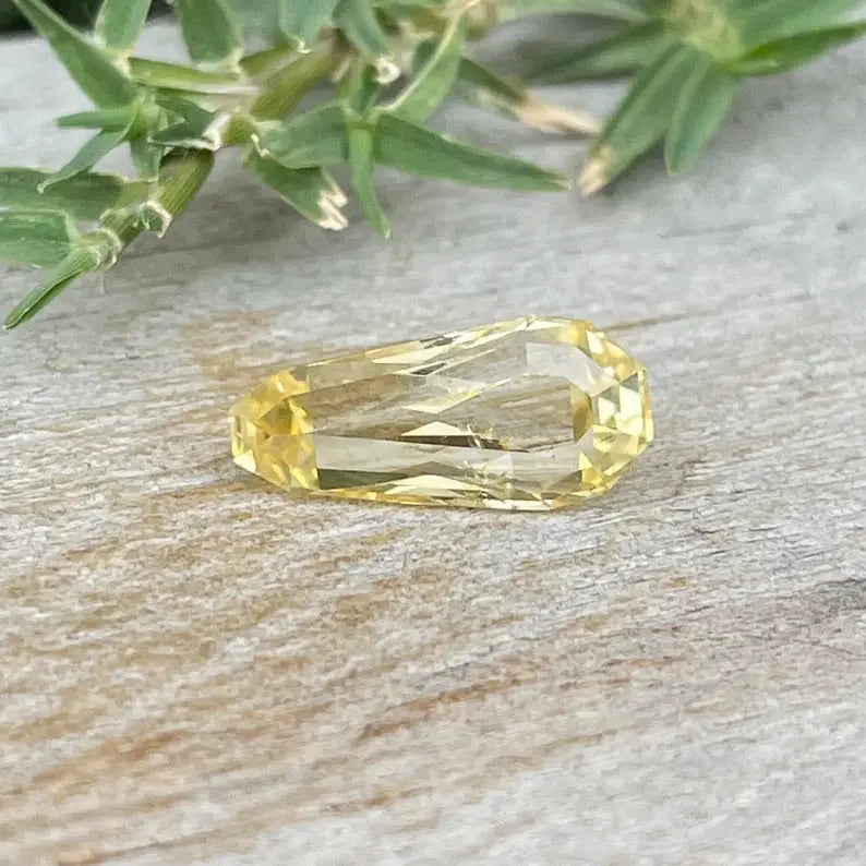 Natural Yellow Sapphire gems-756e