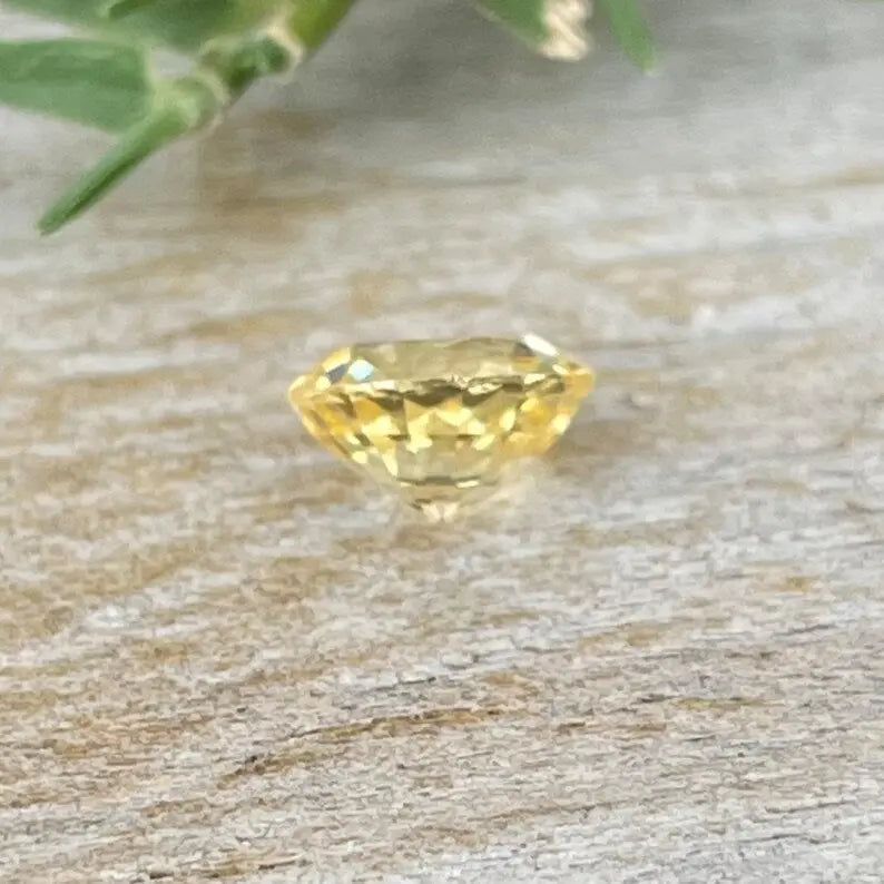 Natural Yellow Sapphire gems-756e