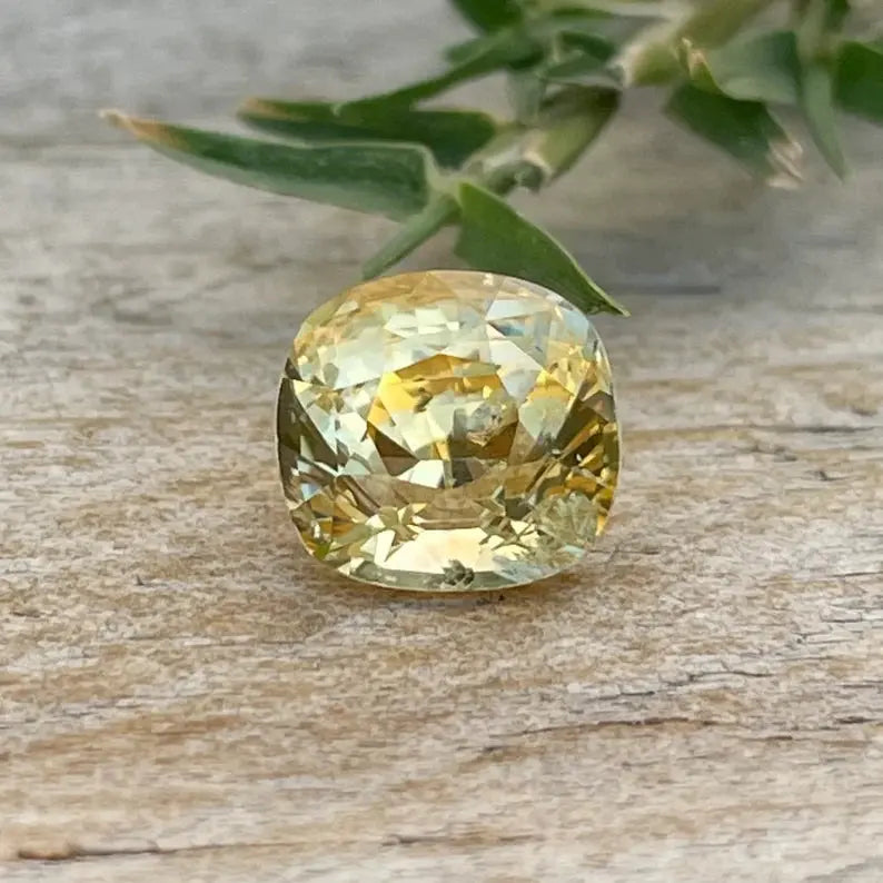 Natural Yellow Sapphire gems-756e