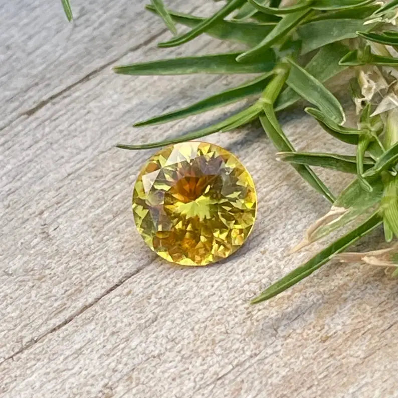 Natural Yellow Sapphire gems-756e