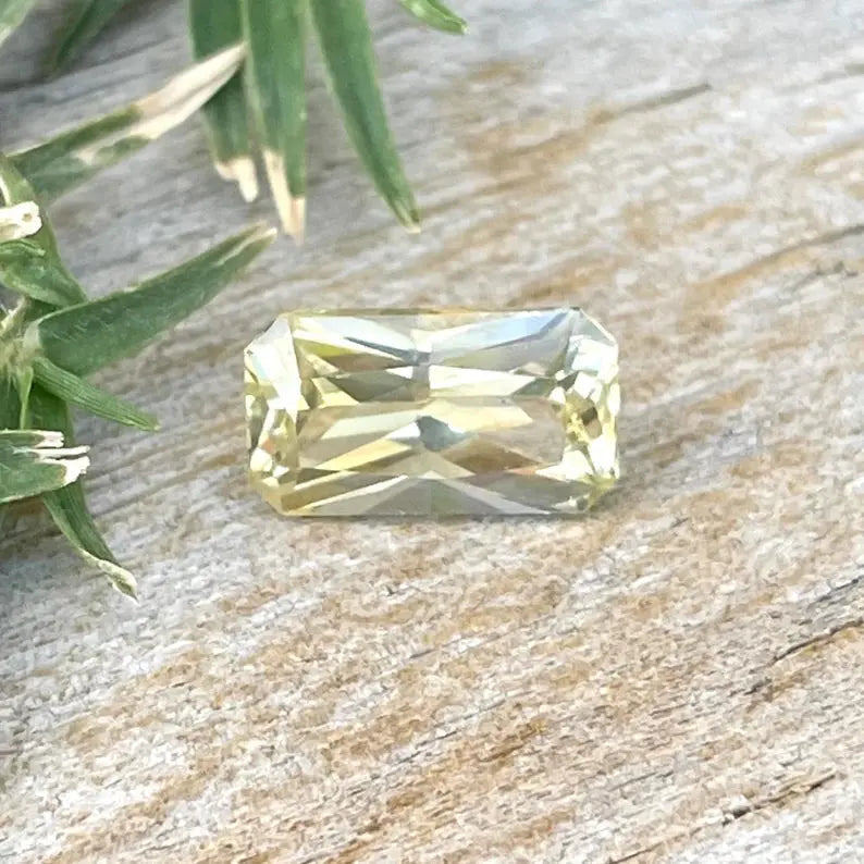 Natural Yellow Sapphire gems-756e