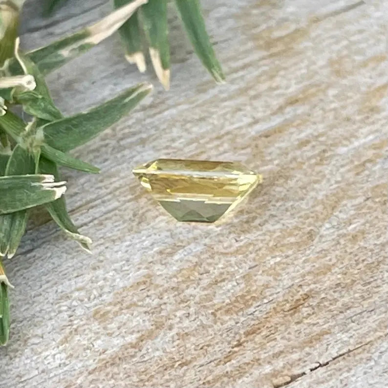 Natural Yellow Sapphire gems-756e