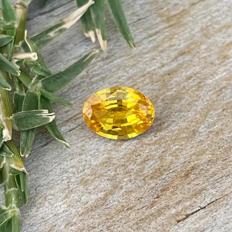 Natural Yellow Sapphire gems-756e