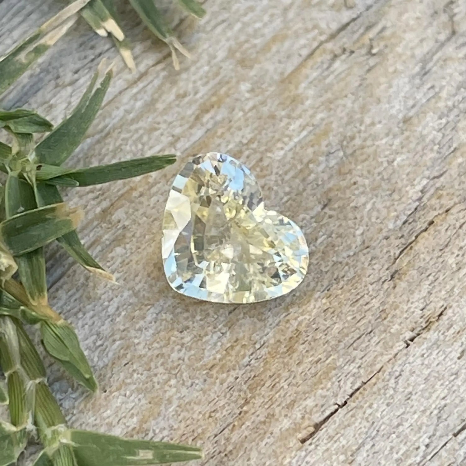 Natural Yellow Sapphire gems-756e