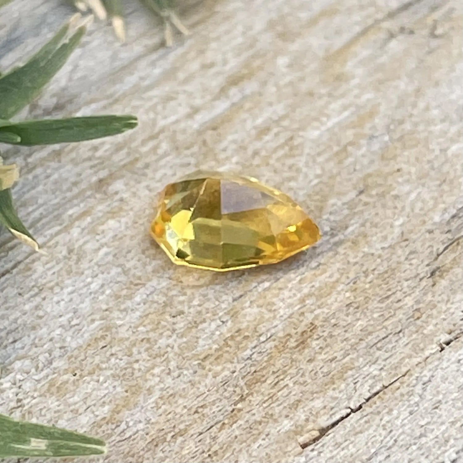 Natural Yellow Sapphire gems-756e