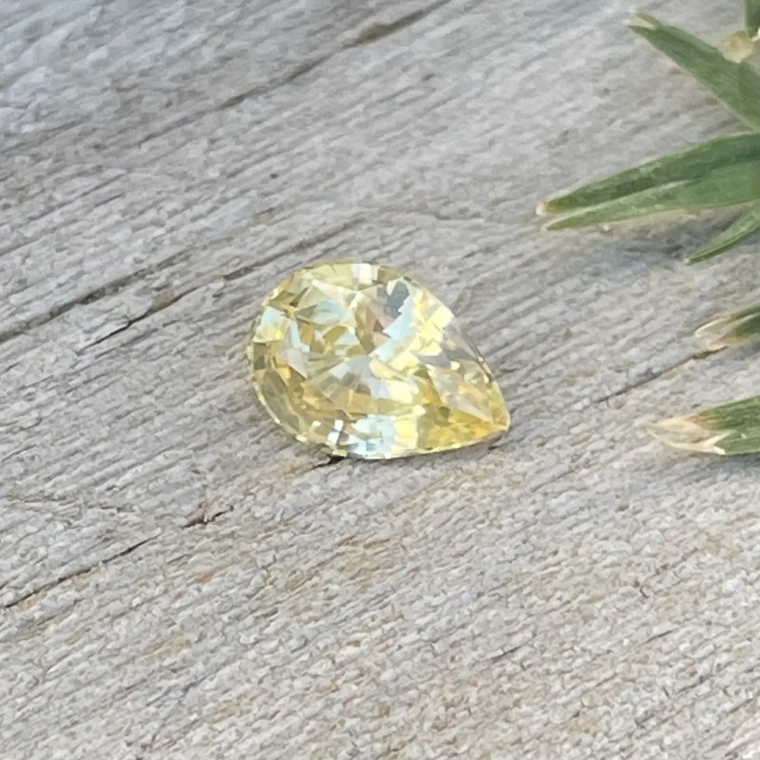 Natural Yellow Sapphire gems-756e