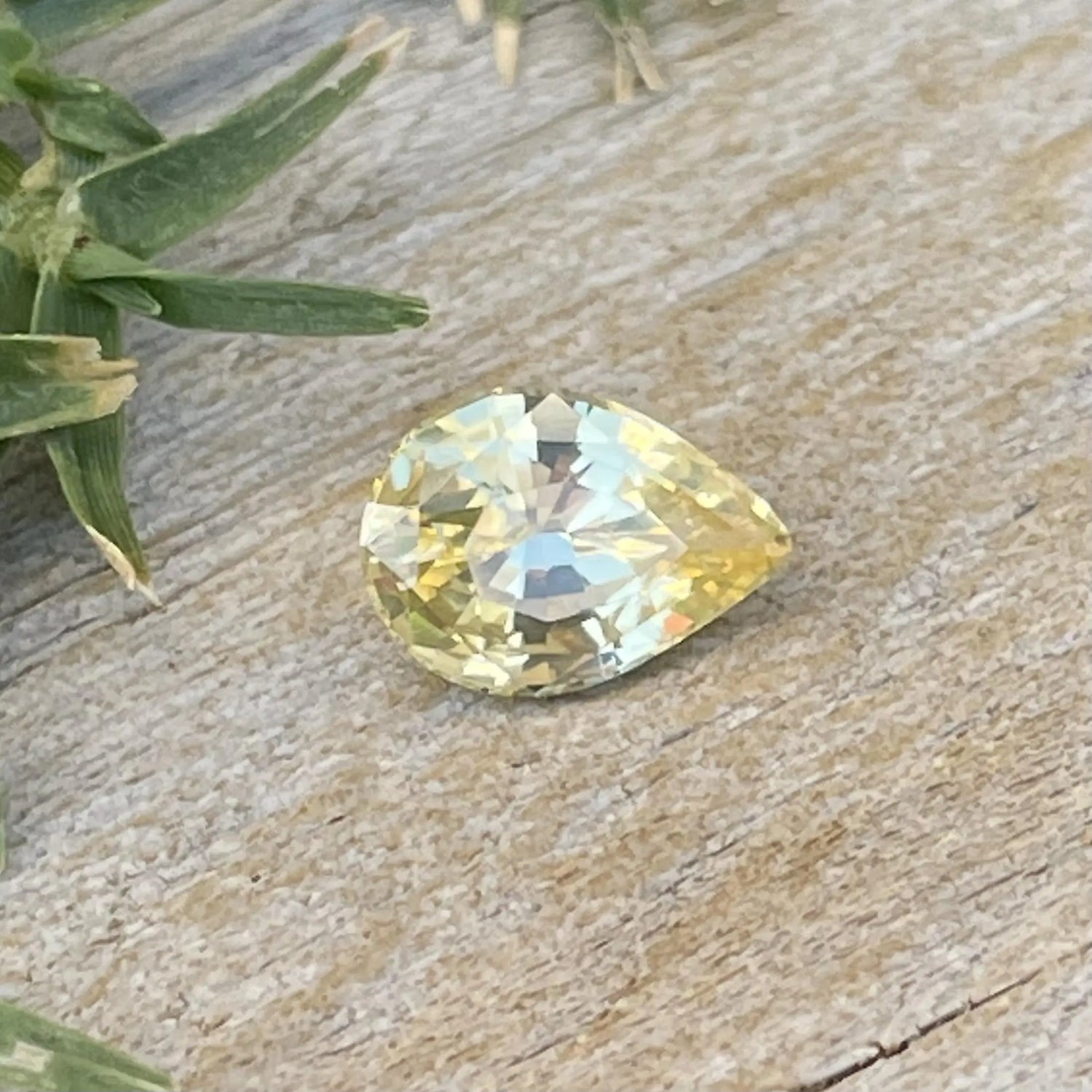 Natural Yellow Sapphire gems-756e