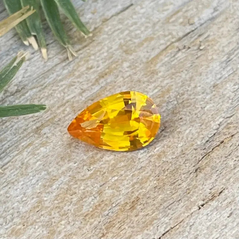 Natural Yellow Sapphire gems-756e