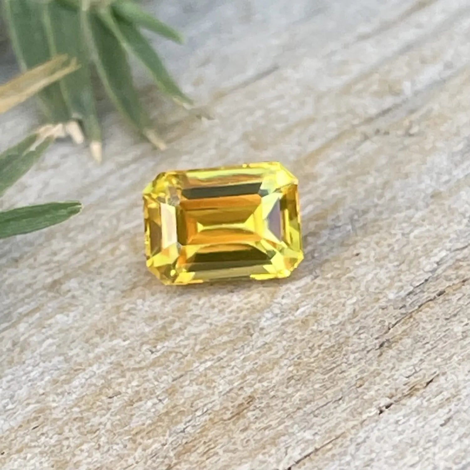 Natural Yellow Sapphire gems-756e