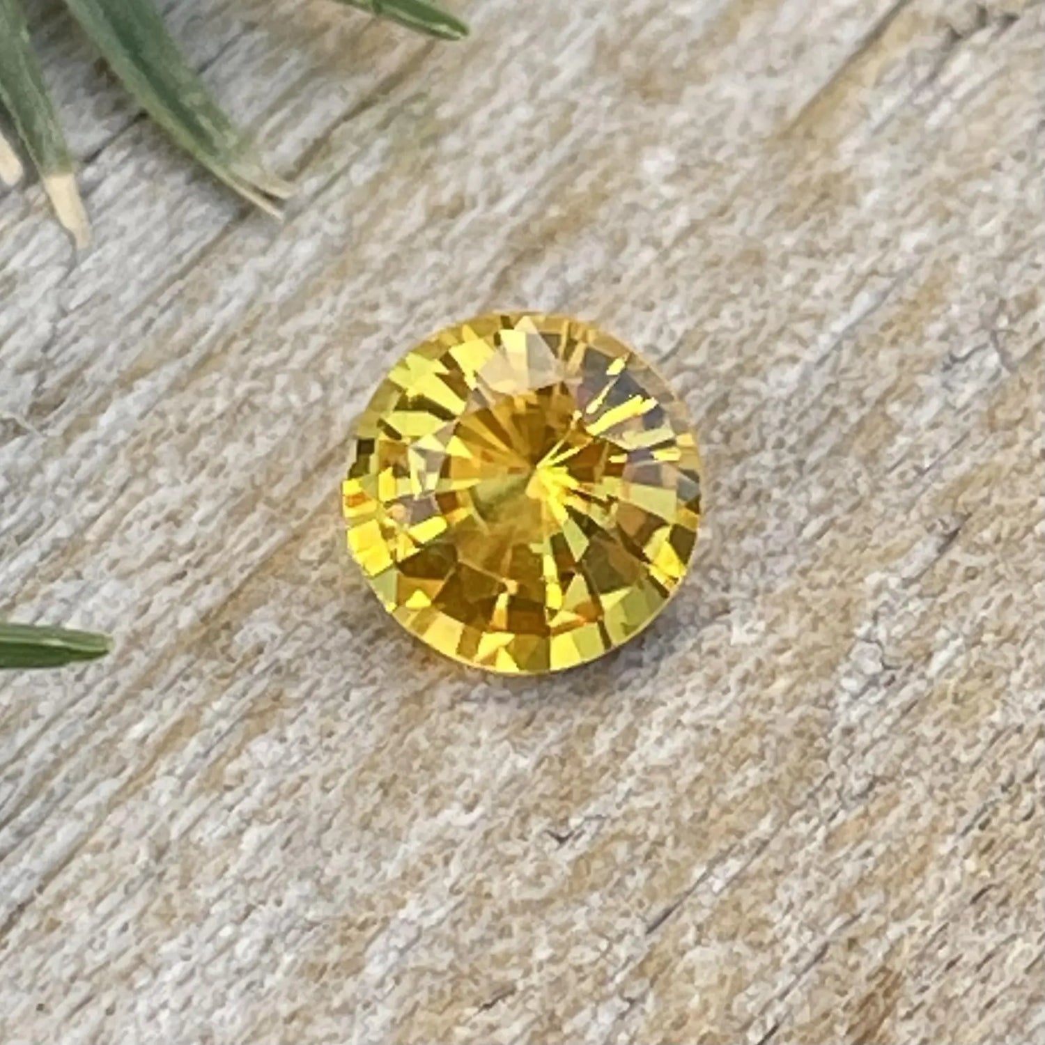 Natural Yellow Sapphire gems-756e