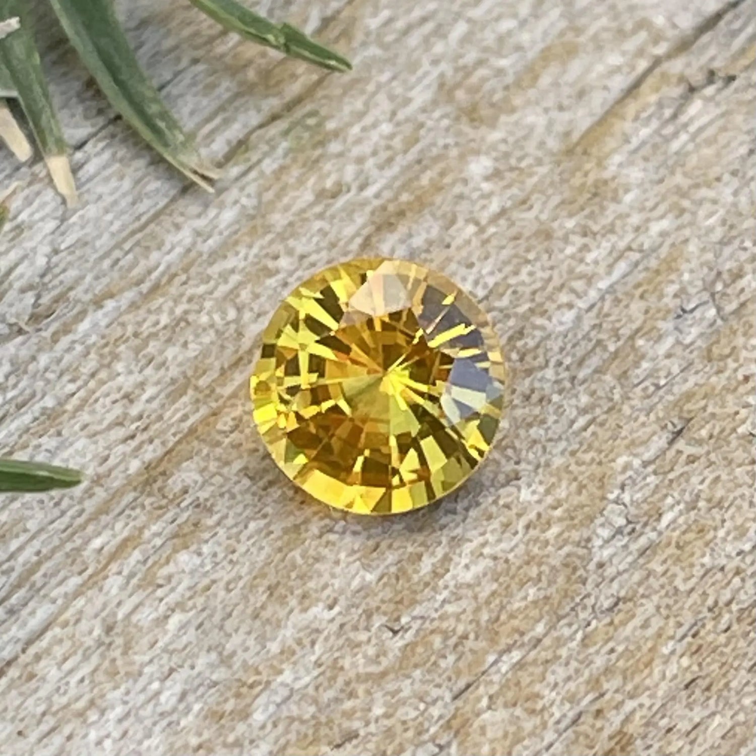 Natural Yellow Sapphire gems-756e