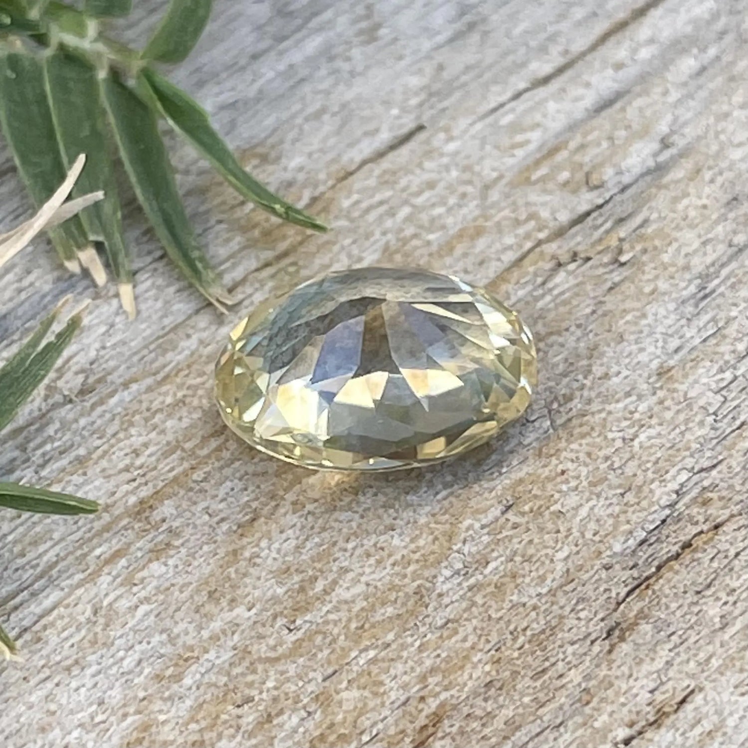 Natural Yellow Sapphire gems-756e