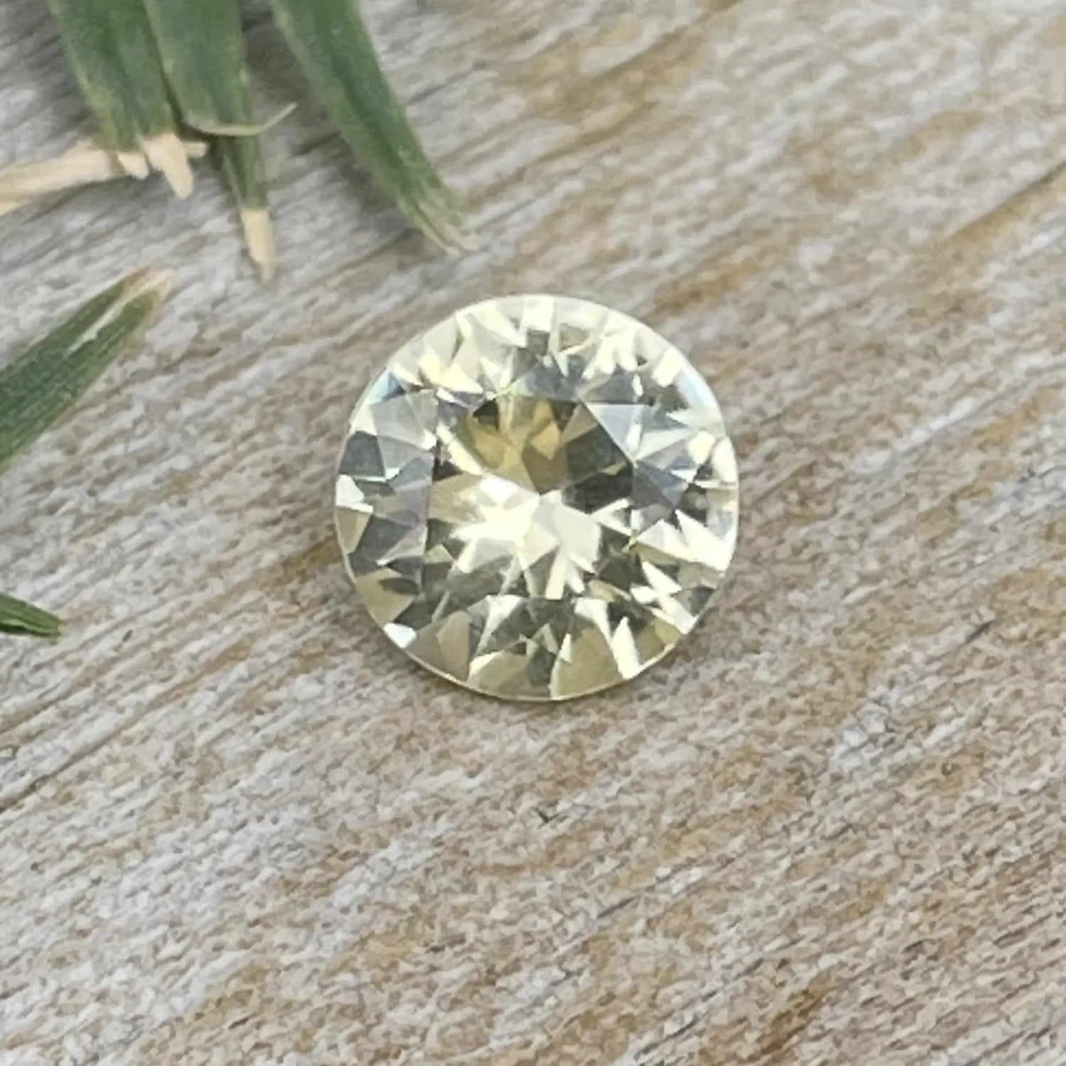 Natural Yellow Sapphire gems-756e