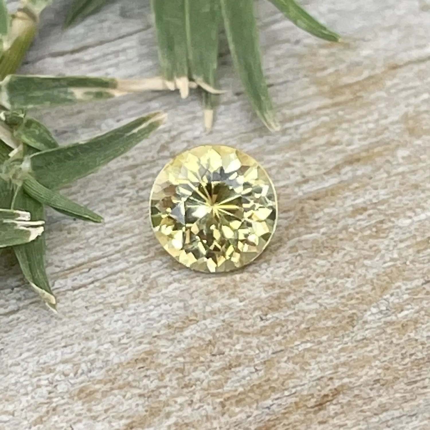 Natural Yellow Sapphire gems-756e