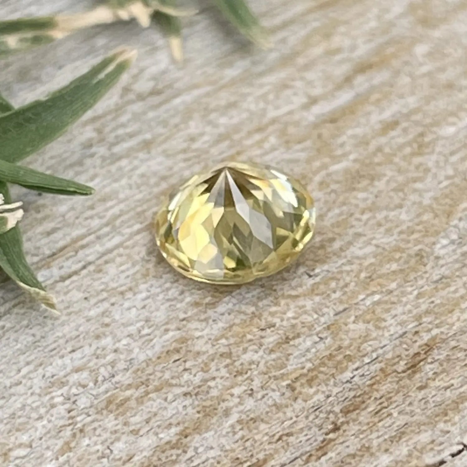 Natural Yellow Sapphire gems-756e