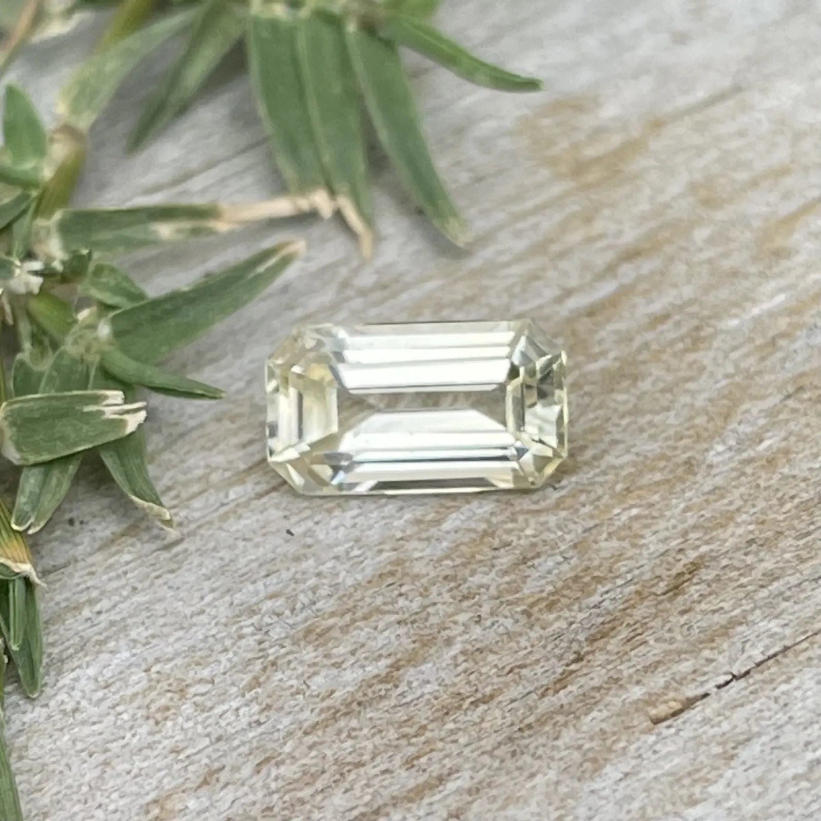 Natural Yellow Sapphire gems-756e