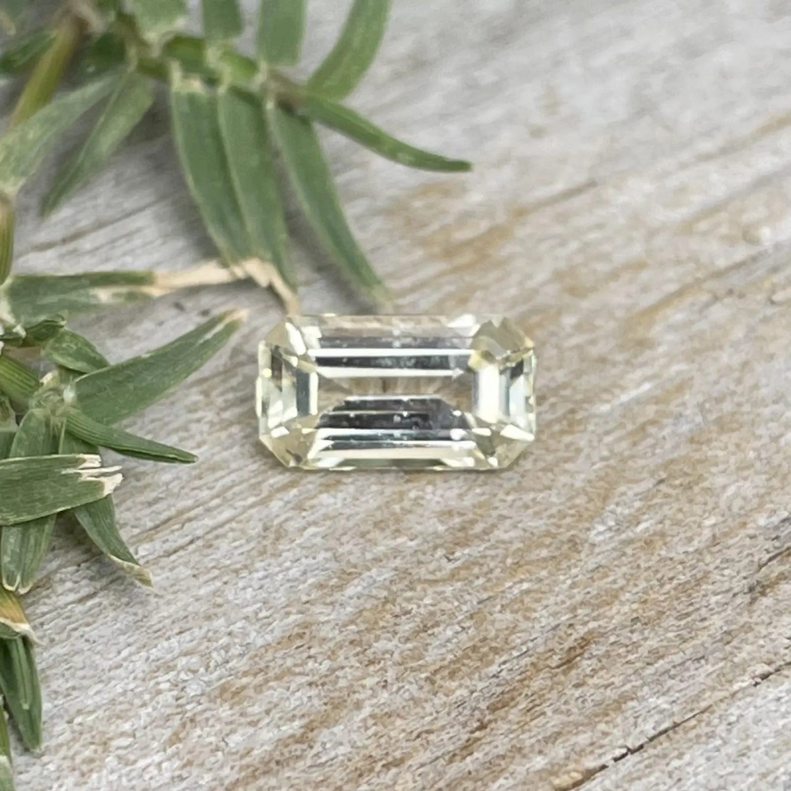 Natural Yellow Sapphire gems-756e