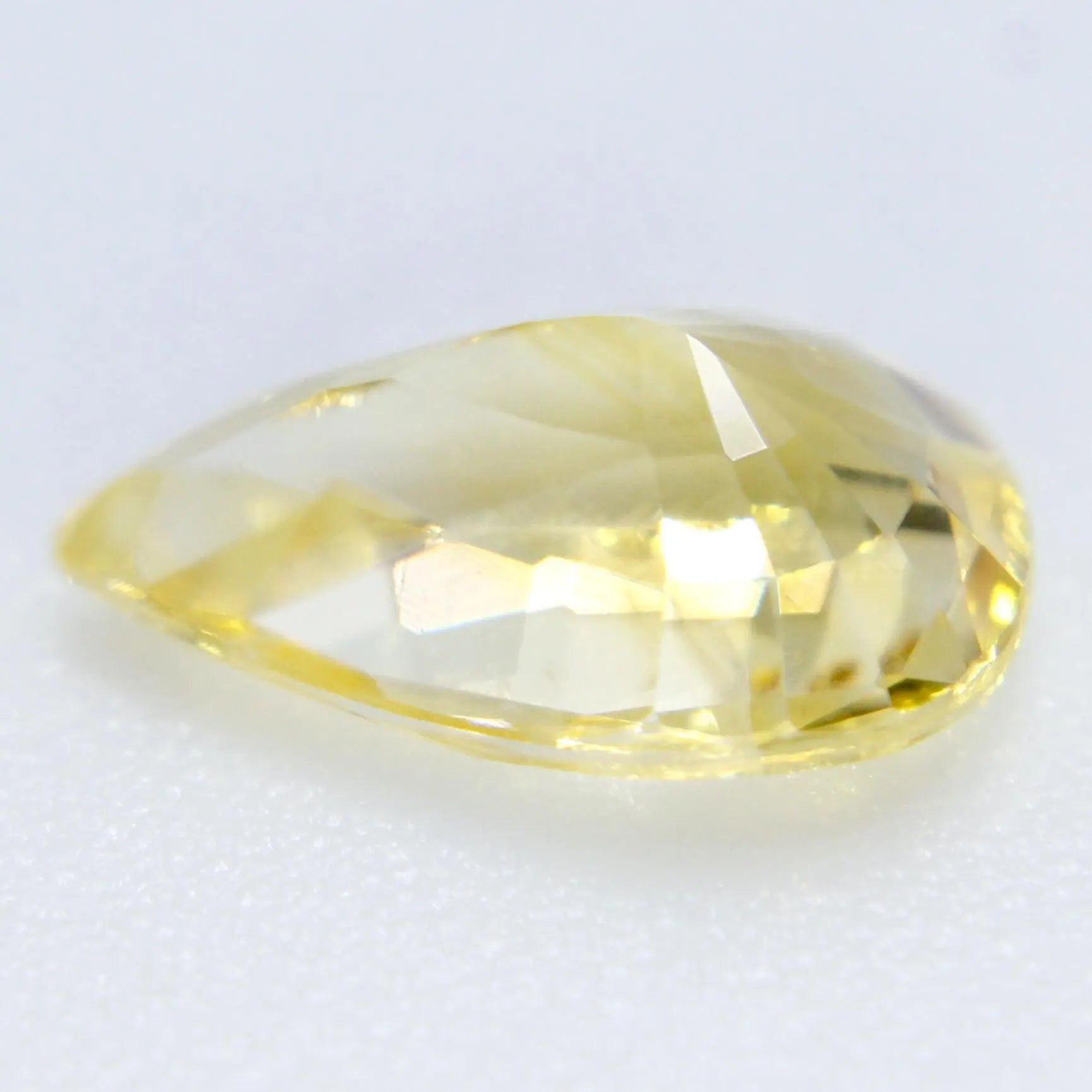 Natural Yellow Sapphire gems-756e