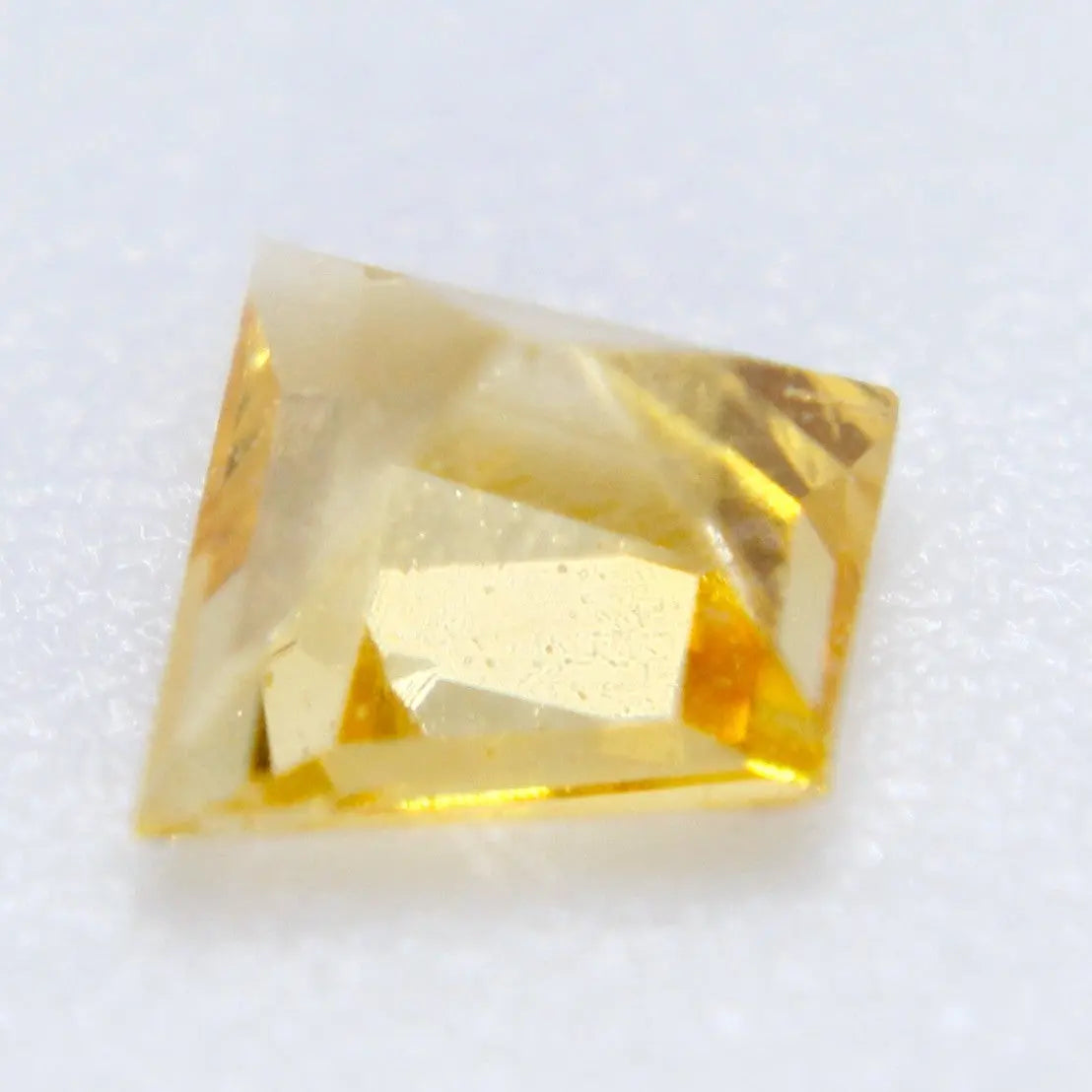 Natural Yellow Sapphire gems-756e