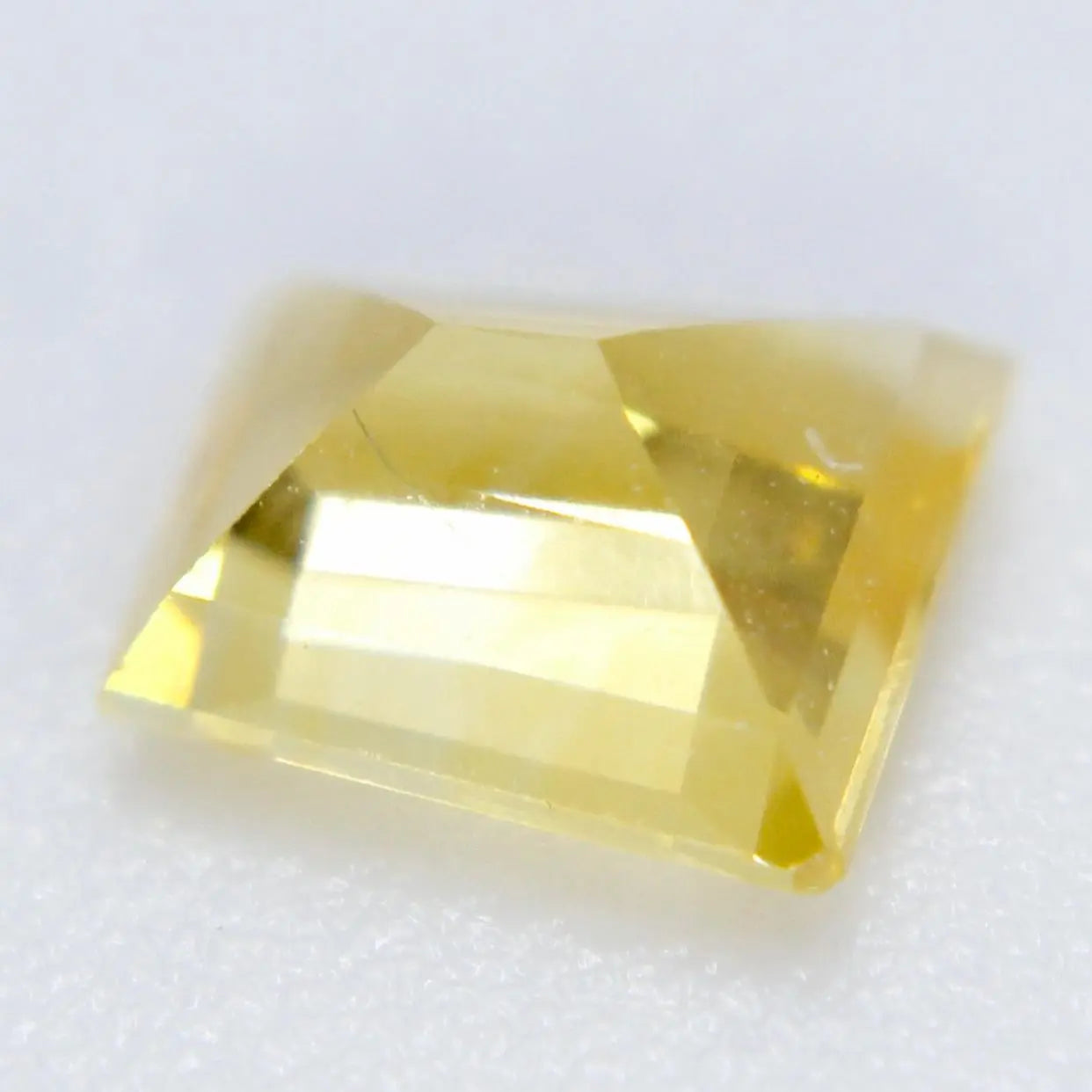 Natural Yellow Sapphire gems-756e