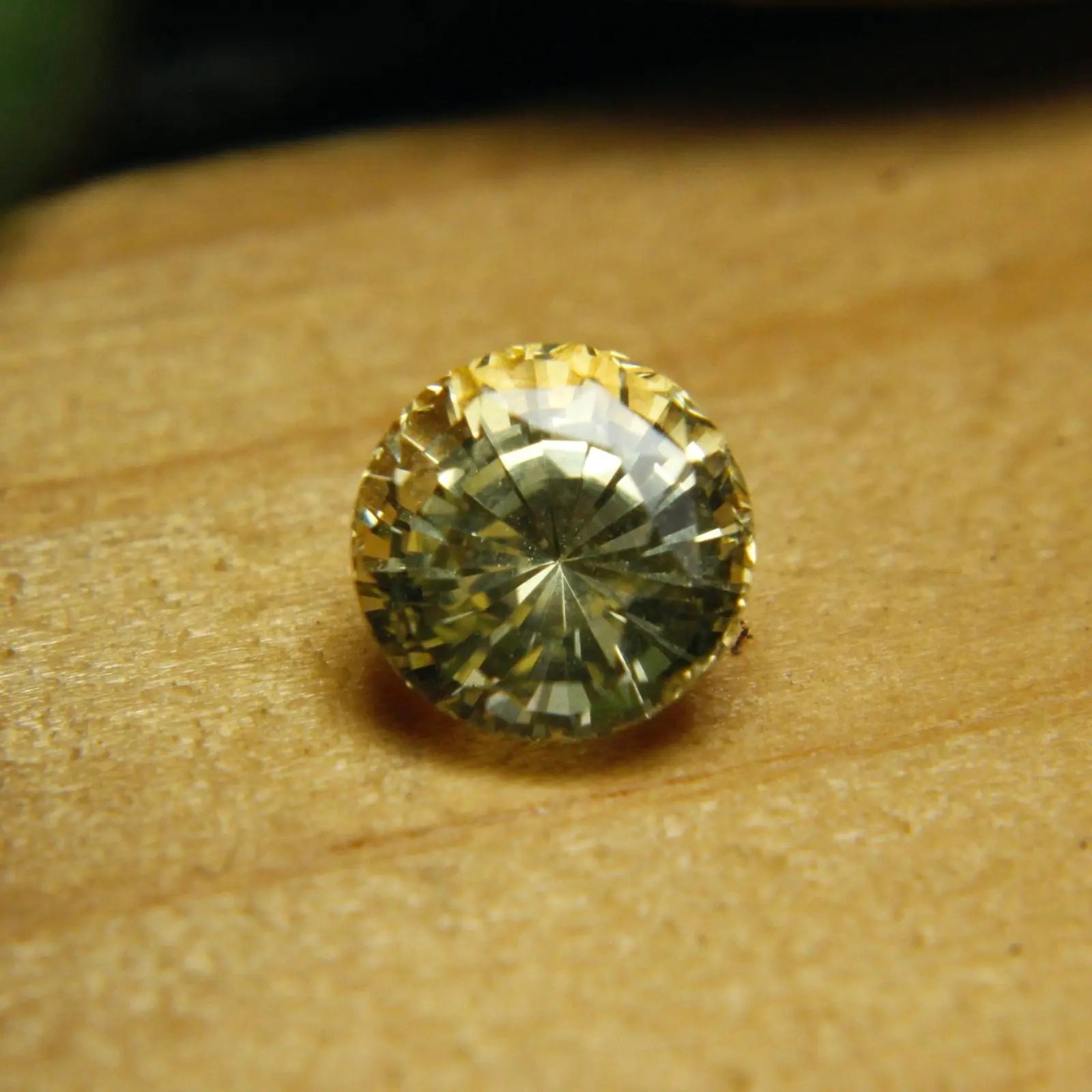 Natural Yellow Sapphire gems-756e