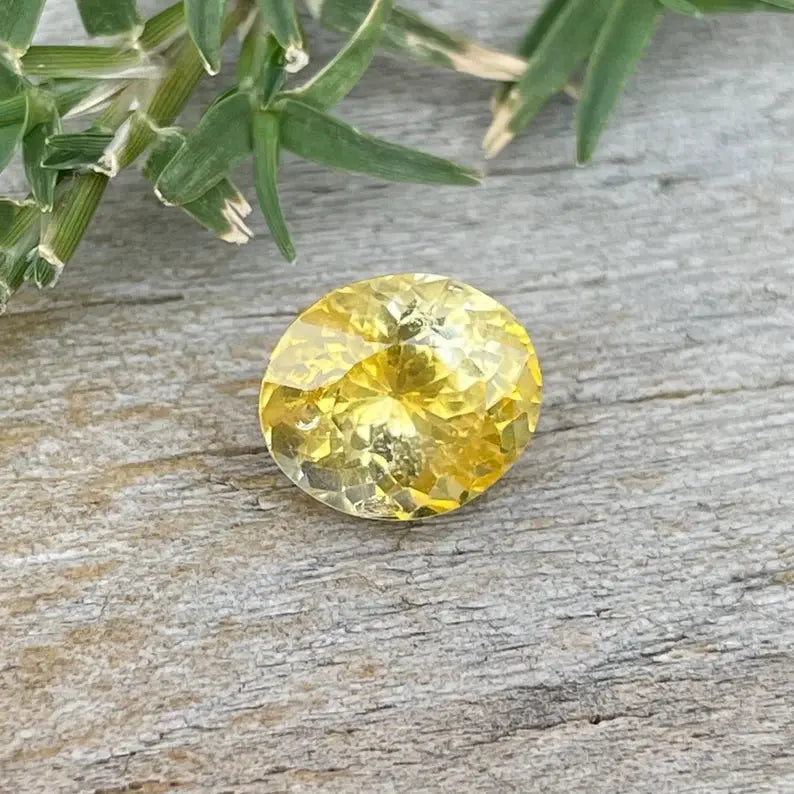 Natural Yellow White Sapphire gems-756e